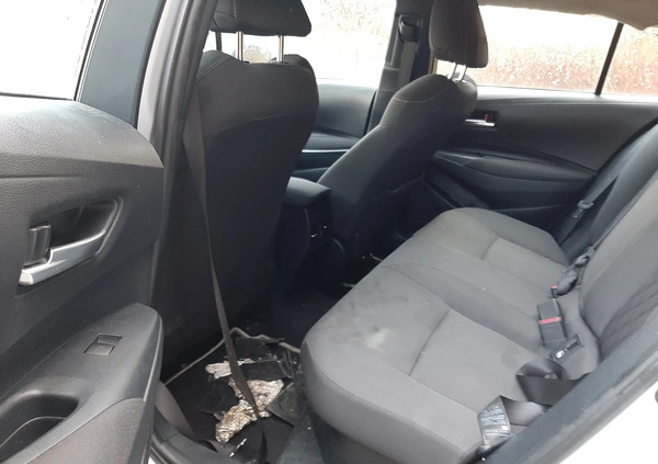Toyota Corolla cena 26700 przebieg: 44000, rok produkcji 2021 z Gołańcz małe 56